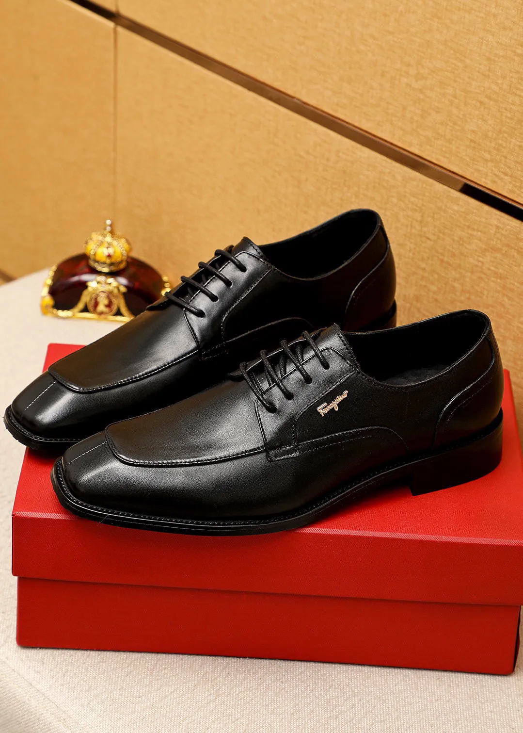 Men's shoes 💰442 💐 Product trademark: Ferragamo "Ferragamo" business leather shoes Regular size: 38-44 (45.46🉑️customized) Product materials: Selected imported first-layer calfskin upper + luxury hardware buckle, imported water-dyed cow leather lining. Strong three-dimensional visual effect, original combination outsole Color: 2⃣️colors available